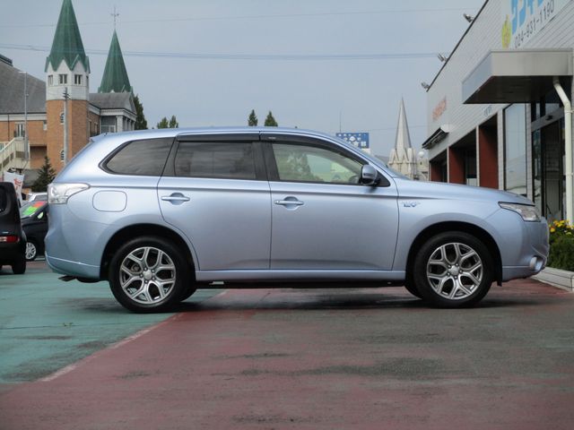 Mitsubishi OUTLANDER PHEV 2013-02 7453-4