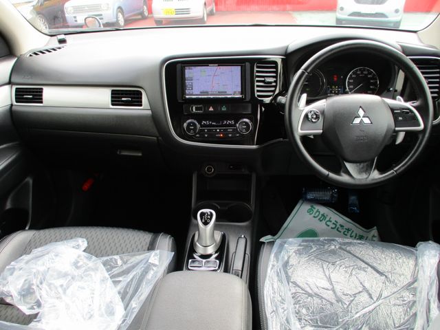 Mitsubishi OUTLANDER PHEV 2013-02 7453-1