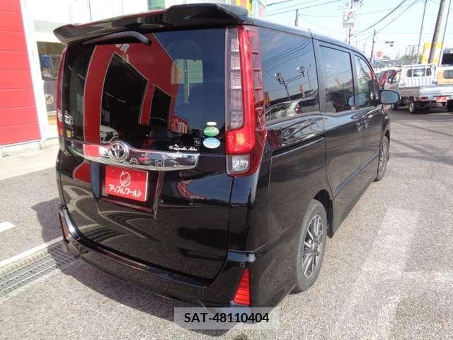 Toyota NOAH 2015-03 279529-7
