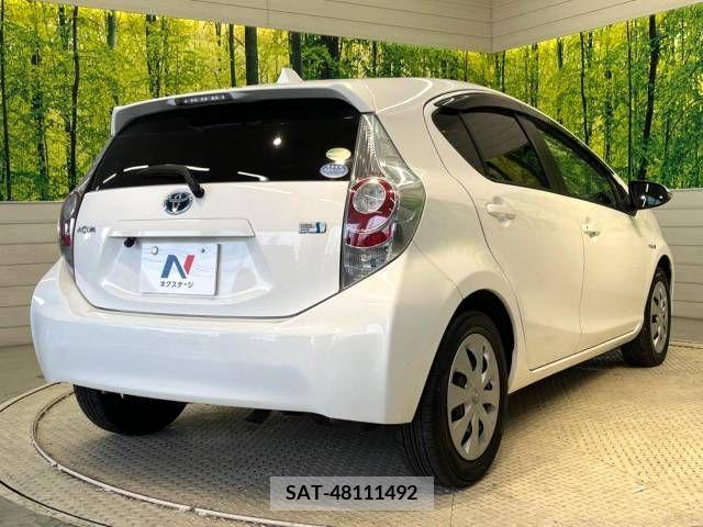 Toyota AQUA 2013-02 253932-17