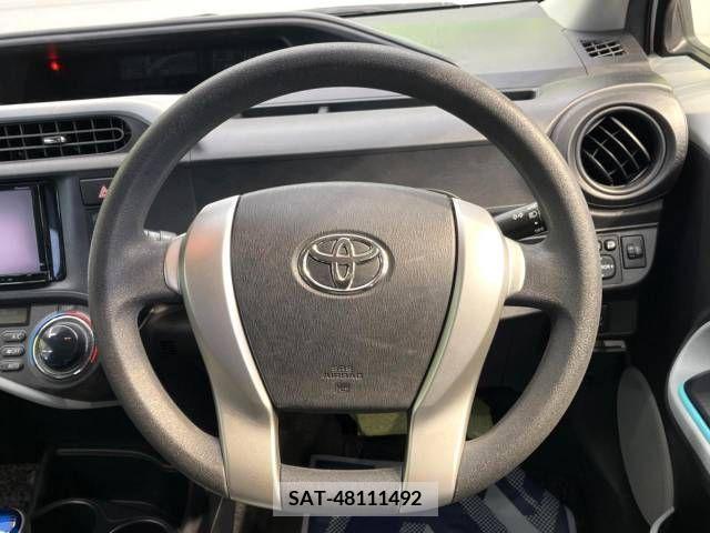 Toyota AQUA 2013-02 253932-11