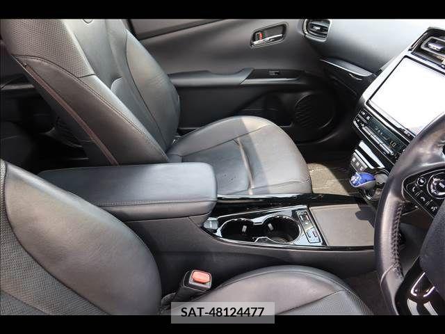 Toyota PRIUS 2019-10 247643-11