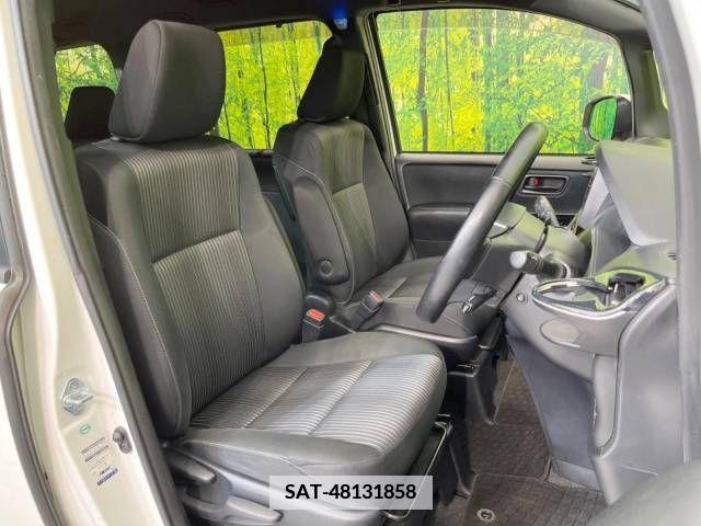 Toyota NOAH 2017-07 365136-8