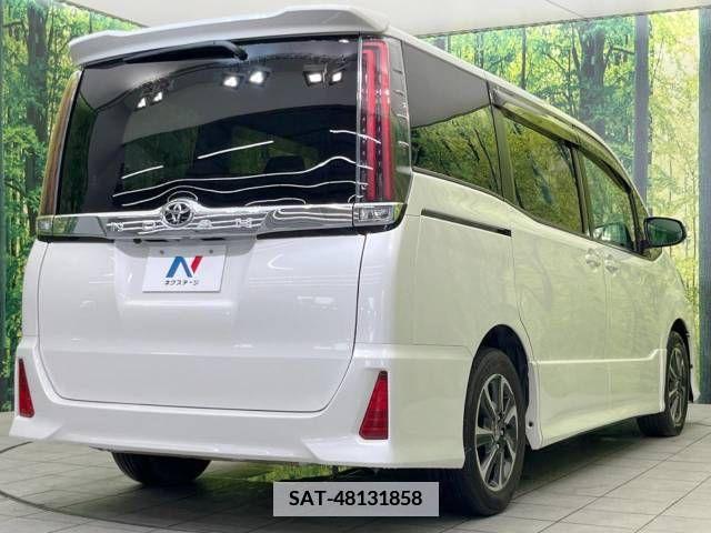 Toyota NOAH 2017-07 365136-18