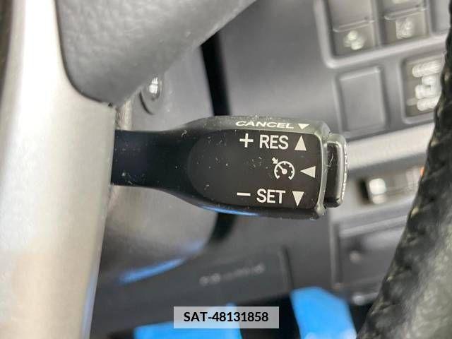 Toyota NOAH 2017-07 365136-7