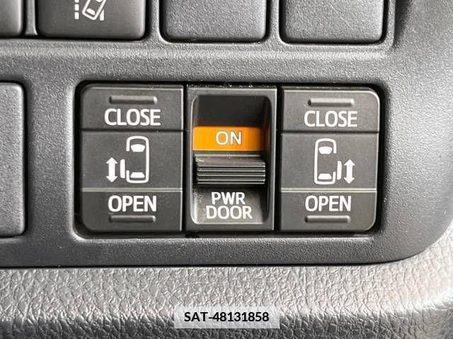 Toyota NOAH 2017-07 365136-6