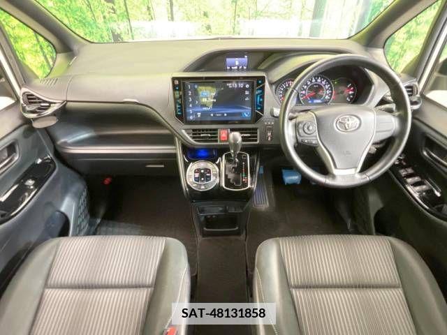 Toyota NOAH 2017-07 365136-1