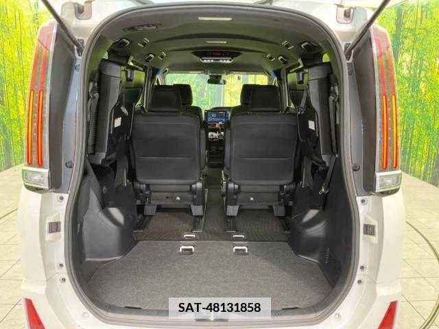 Toyota NOAH 2017-07 365136-11