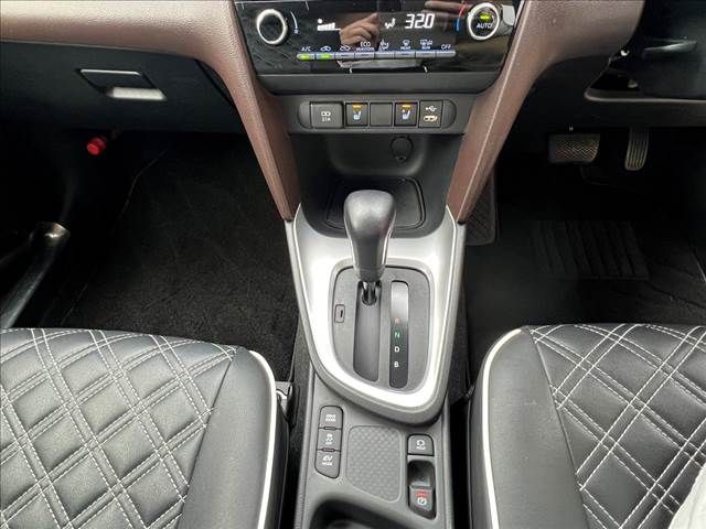 Toyota YARIS CROSS 2021-11 180782-13