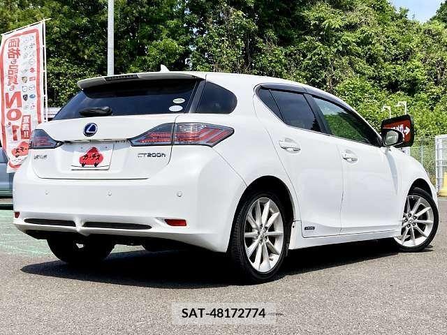 Lexus CT 2011-06 275177-2