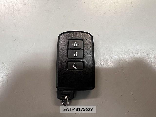 Toyota NOAH 2021-12 344458-29