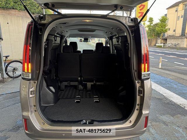 Toyota NOAH 2021-12 344458-21