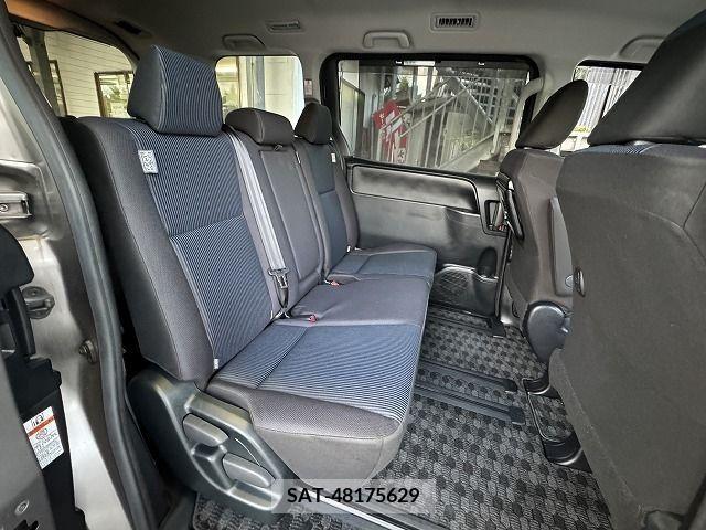 Toyota NOAH 2021-12 344458-23