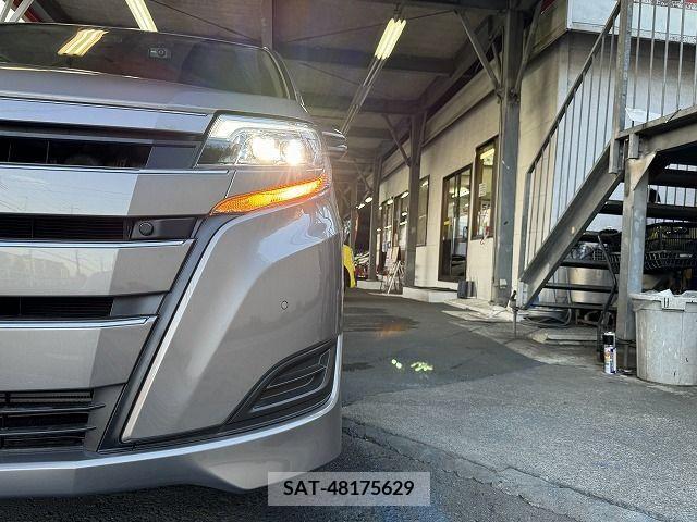 Toyota NOAH 2021-12 344458-18