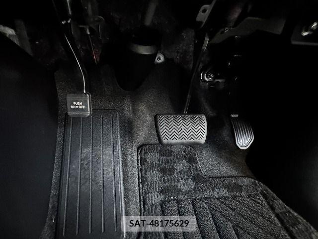 Toyota NOAH 2021-12 344458-14