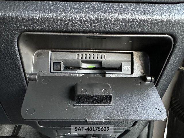 Toyota NOAH 2021-12 344458-11