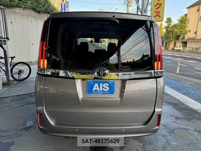 Toyota NOAH 2021-12 344458-6