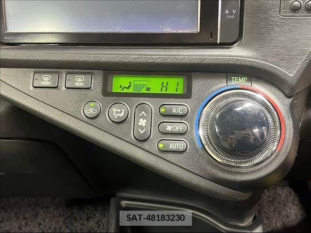 Toyota AQUA 2013-04 210317-7
