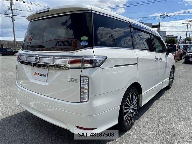 Nissan ELGRAND 2017-09 341545-12