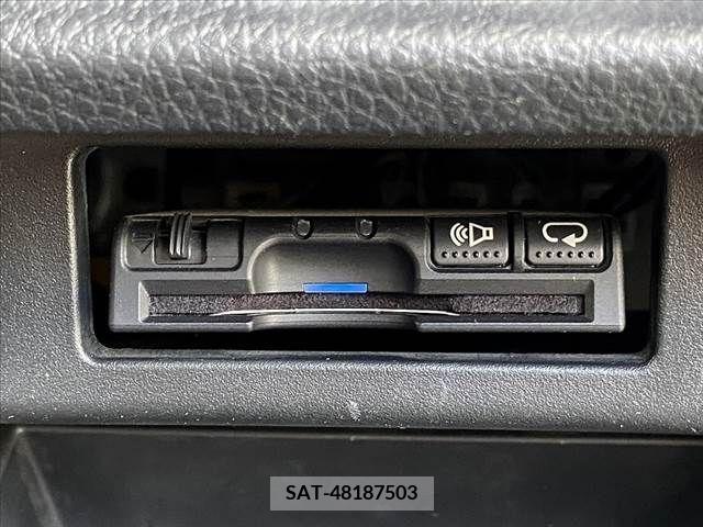 Nissan ELGRAND 2017-09 341545-6