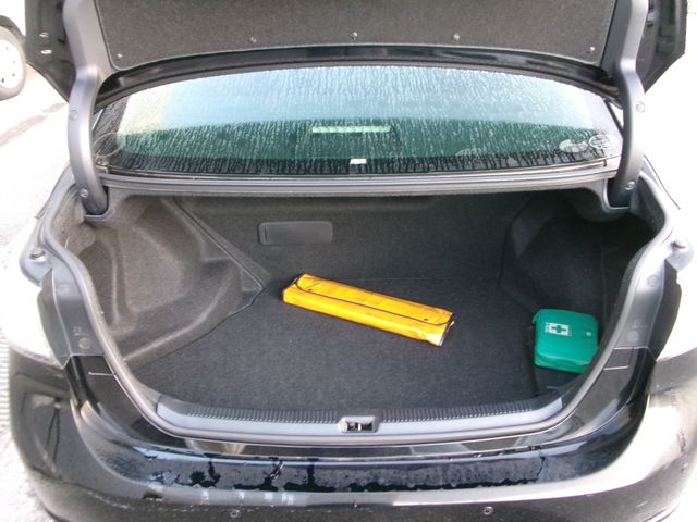 Lexus HS 2011-10 16663-7