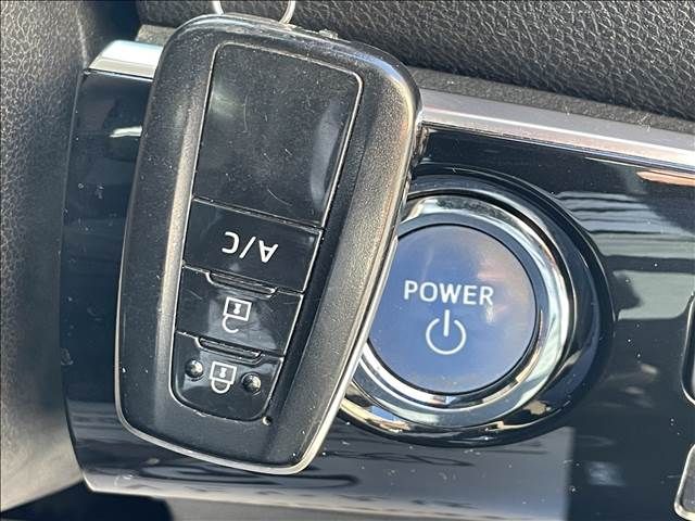 Toyota PRIUS PHV 2019-08 10312-4