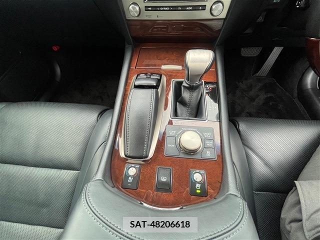 Lexus LS 2013-01 388196-19