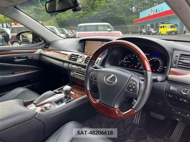 Lexus LS 2013-01 388196-27
