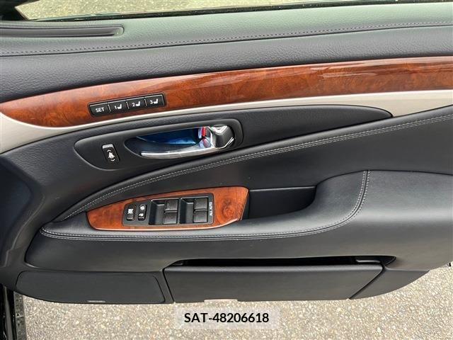 Lexus LS 2013-01 388196-26