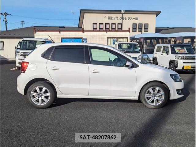 VolksWagen POLO 2011-10 204383-5