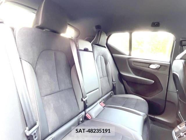 Volvo XC40 2021-12 394920-11
