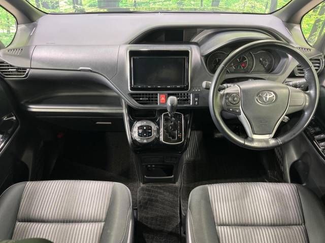 Toyota VOXY 2017-09 17864-1