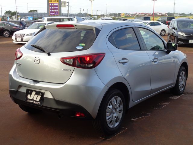 Mazda DEMIO 2017-04 12275-2