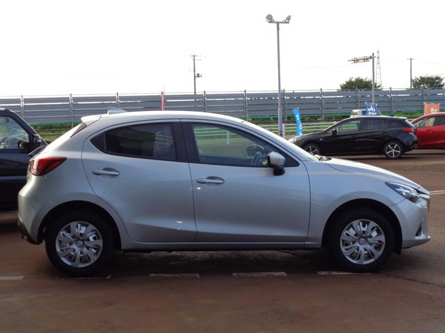 Mazda DEMIO 2017-04 12275-4