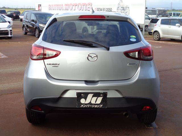 Mazda DEMIO 2017-04 12275-6