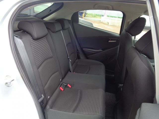 Mazda DEMIO 2017-04 12275-8