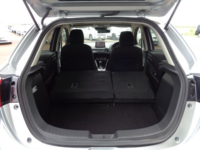 Mazda DEMIO 2017-04 12275-12