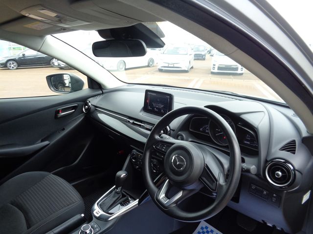 Mazda DEMIO 2017-04 12275-1