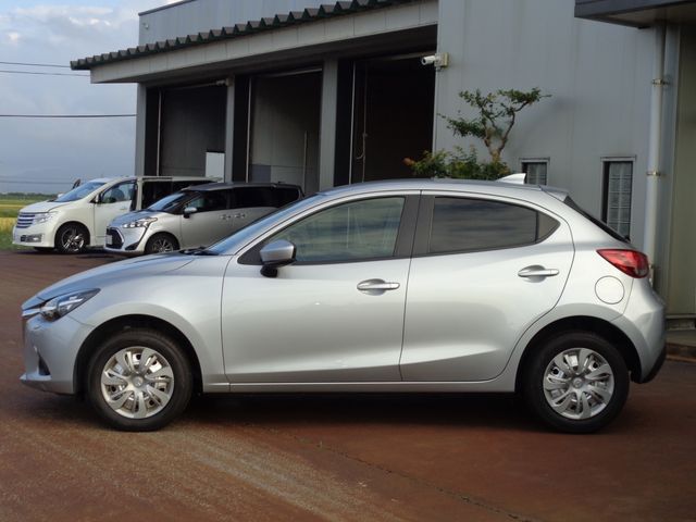 Mazda DEMIO 2017-04 12275-5