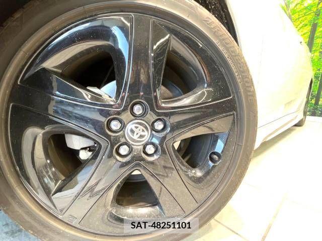 Toyota PRIUS 2019-04 219677-13