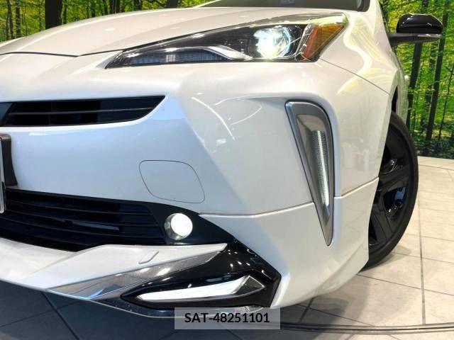 Toyota PRIUS 2019-04 219677-12