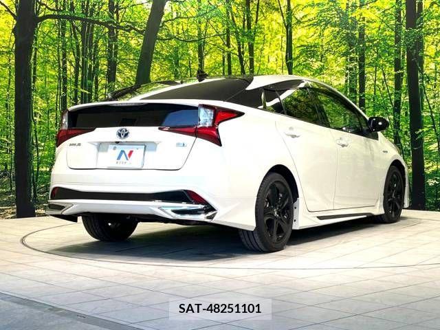 Toyota PRIUS 2019-04 219677-17