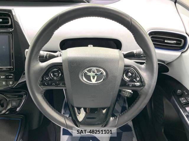 Toyota PRIUS 2019-04 219677-11