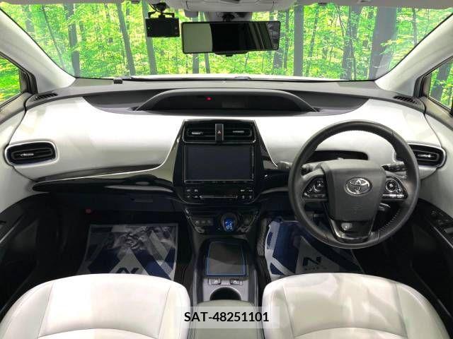 Toyota PRIUS 2019-04 219677-1