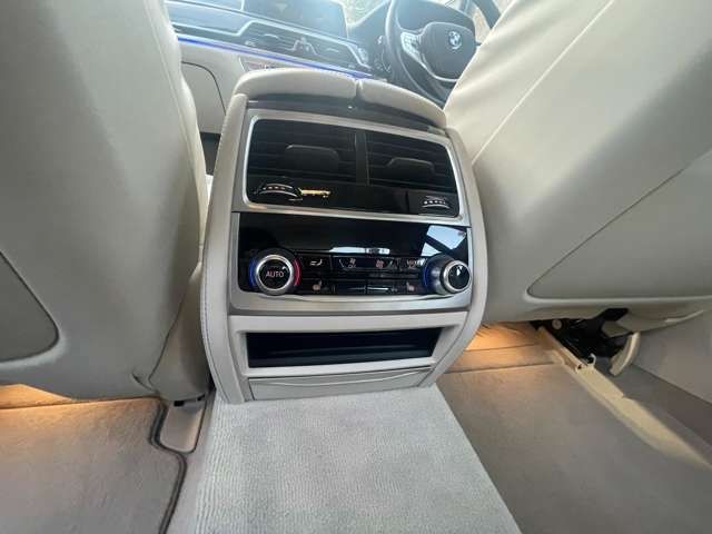 Bmw 7 SERIES 2016-06 2882-13