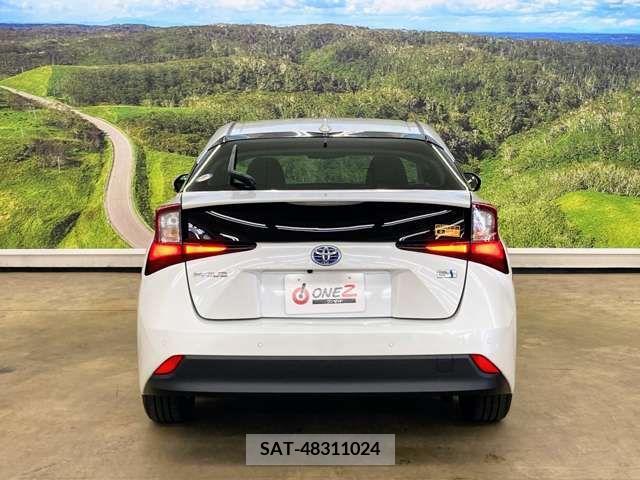 Toyota PRIUS 2021-10 374012-2