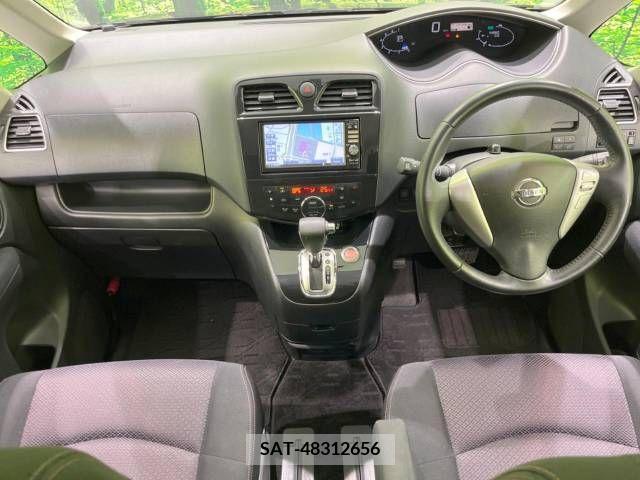 Nissan SERENA 2011-09 367701-1