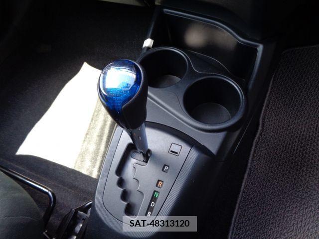 Toyota AQUA 2017-03 292449-11