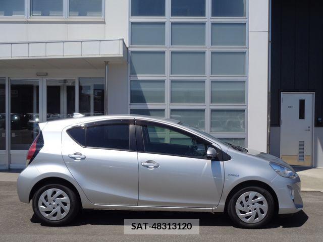 Toyota AQUA 2017-03 292449-22
