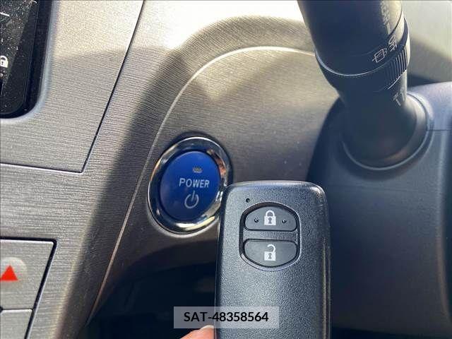 Toyota PRIUS 2015-10 328173-21